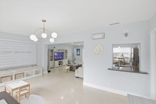 8211 NW 12th St, Pembroke Pines, FL 33024