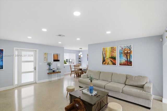 8211 NW 12th St, Pembroke Pines, FL 33024