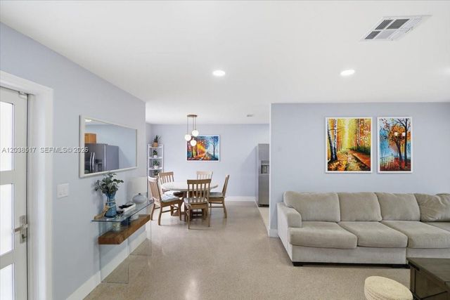 8211 NW 12th St, Pembroke Pines, FL 33024