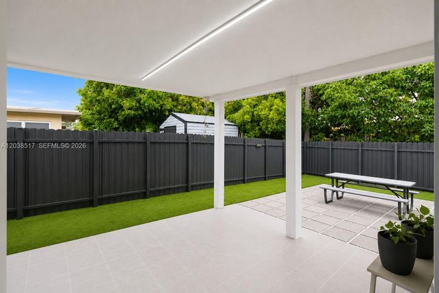 8211 NW 12th St, Pembroke Pines, FL 33024
