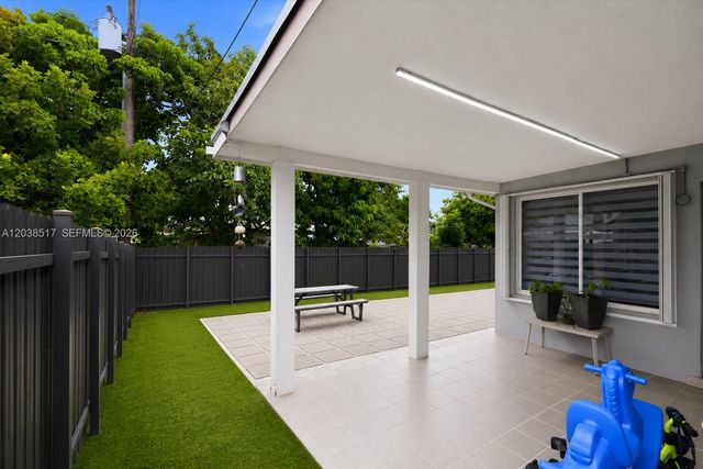 8211 NW 12th St, Pembroke Pines, FL 33024