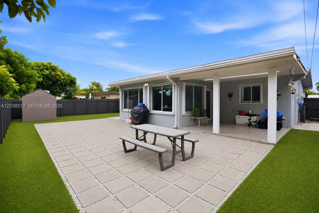 8211 NW 12th St, Pembroke Pines, FL 33024