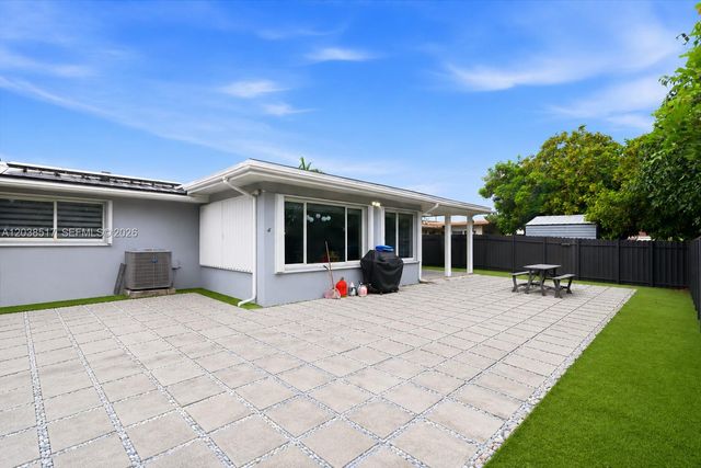 8211 NW 12th St, Pembroke Pines, FL 33024