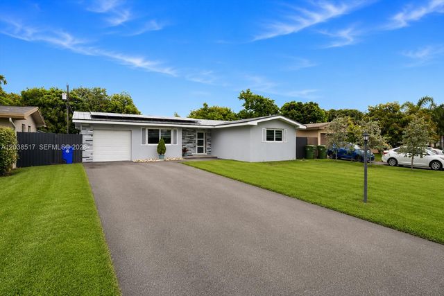 8211 NW 12th St, Pembroke Pines, FL 33024