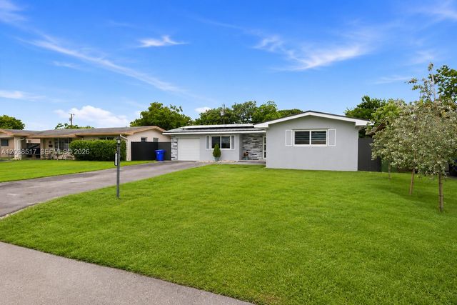 8211 NW 12th St, Pembroke Pines, FL 33024
