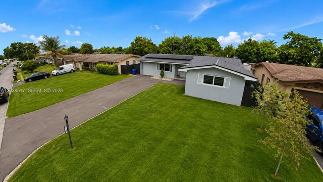 8211 NW 12th St, Pembroke Pines, FL 33024