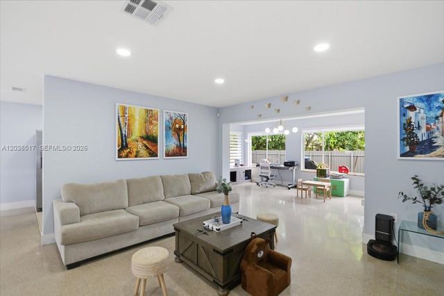 8211 NW 12th St, Pembroke Pines, FL 33024
