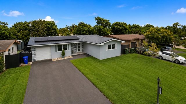 8211 NW 12th St, Pembroke Pines, FL 33024