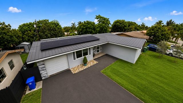8211 NW 12th St, Pembroke Pines, FL 33024