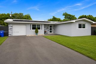 8211 NW 12th St, Pembroke Pines, FL 33024