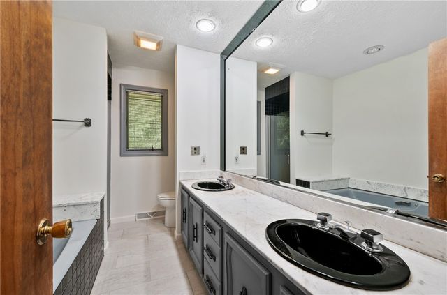 3132 Lake Rd, North Beaver Twp, PA 16102