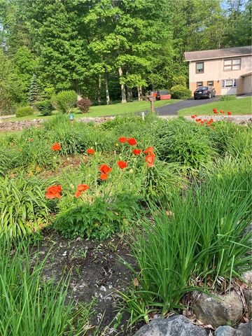 3132 Lake Rd, North Beaver Twp, PA 16102