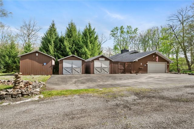 3132 Lake Rd, North Beaver Twp, PA 16102
