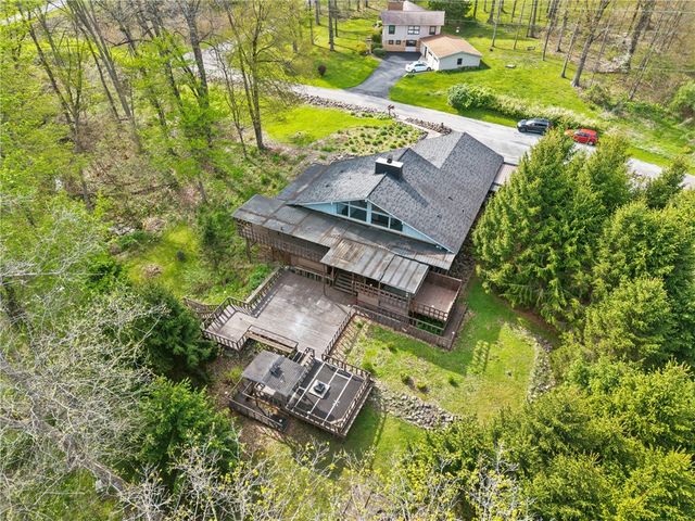 3132 Lake Rd, North Beaver Twp, PA 16102