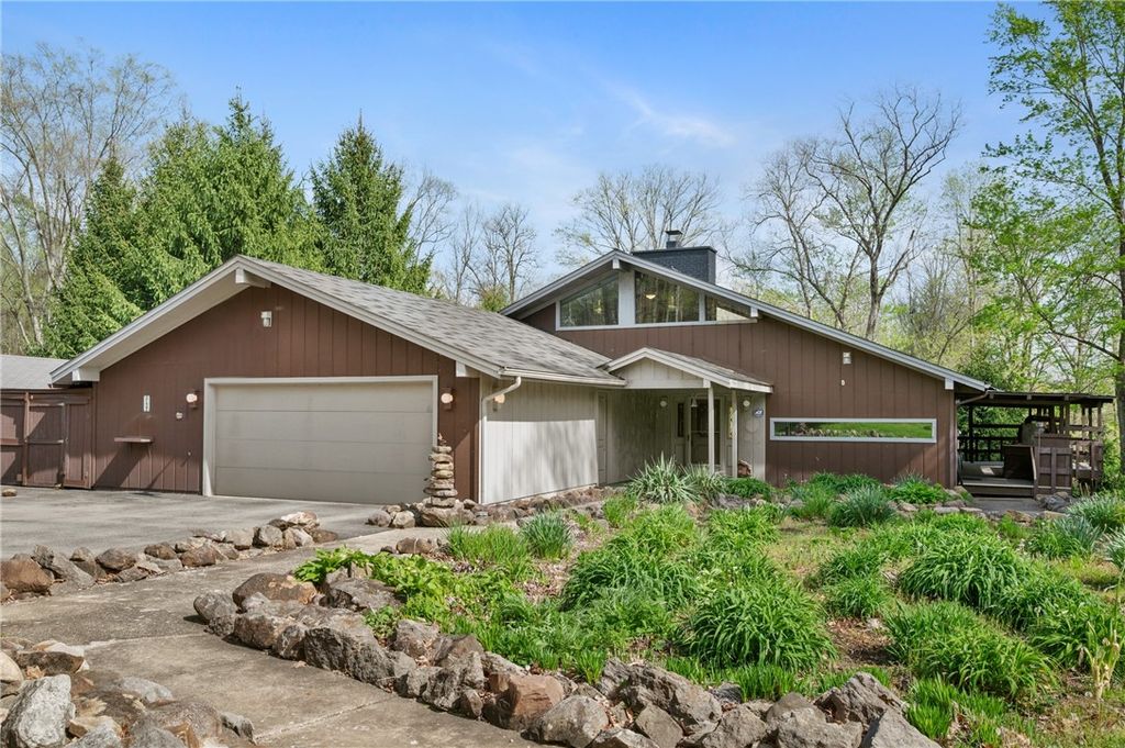 3132 Lake Rd, North Beaver Twp, PA 16102