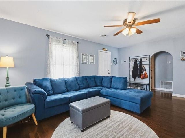 115 E Morse Avenue, Bonner Springs, KS 66012