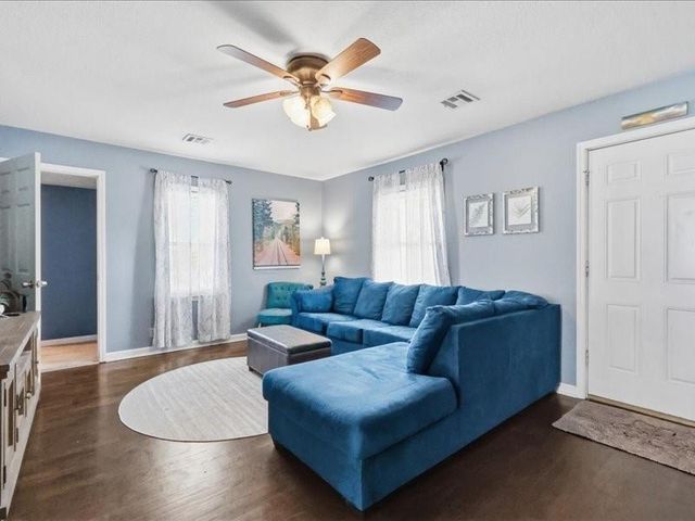 115 E Morse Avenue, Bonner Springs, KS 66012