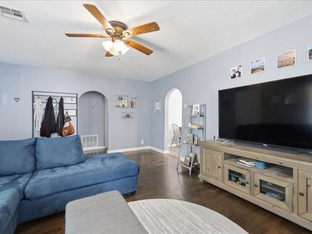 115 E Morse Avenue, Bonner Springs, KS 66012