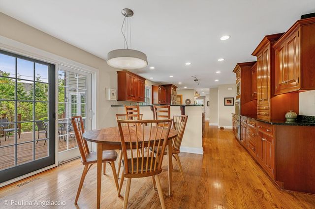 714 Thomas Court, Libertyville, IL 60048