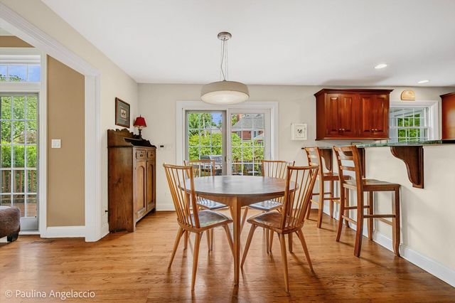 714 Thomas Court, Libertyville, IL 60048