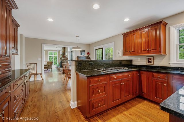 714 Thomas Court, Libertyville, IL 60048