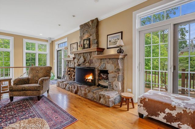 714 Thomas Court, Libertyville, IL 60048
