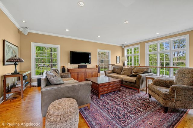 714 Thomas Court, Libertyville, IL 60048