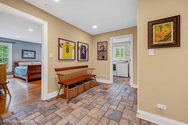 714 Thomas Court, Libertyville, IL 60048