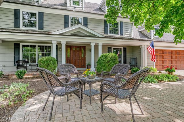 714 Thomas Court, Libertyville, IL 60048