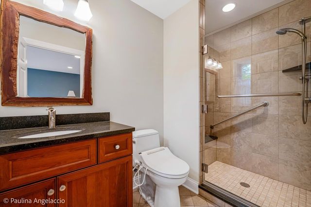 714 Thomas Court, Libertyville, IL 60048