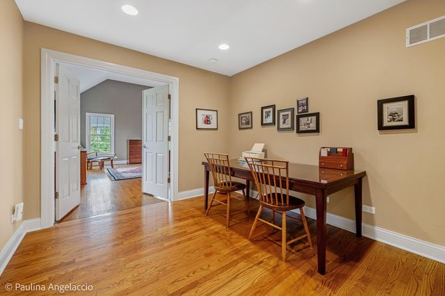 714 Thomas Court, Libertyville, IL 60048