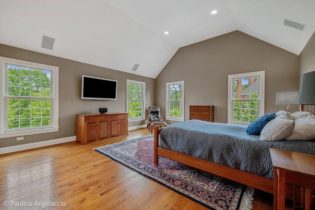 714 Thomas Court, Libertyville, IL 60048