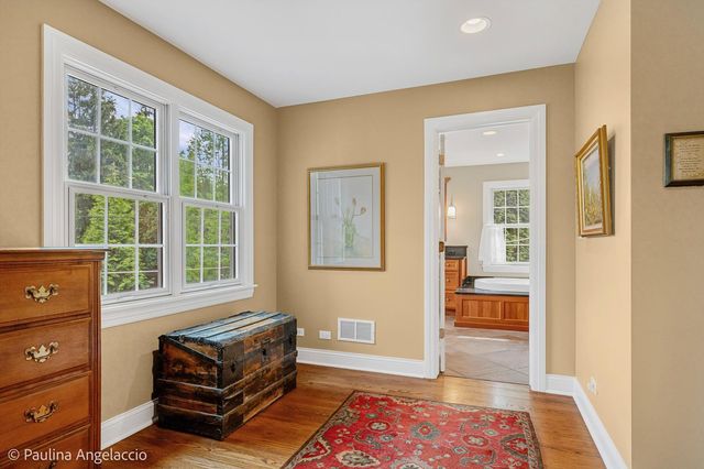 714 Thomas Court, Libertyville, IL 60048