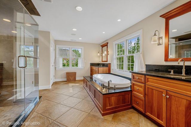 714 Thomas Court, Libertyville, IL 60048