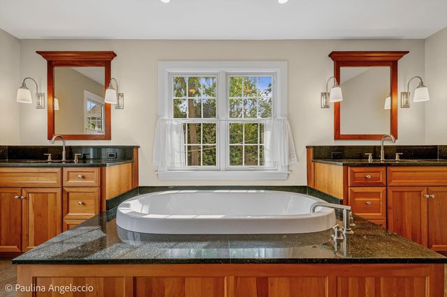 714 Thomas Court, Libertyville, IL 60048