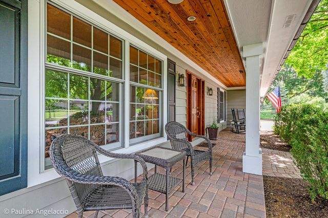 714 Thomas Court, Libertyville, IL 60048