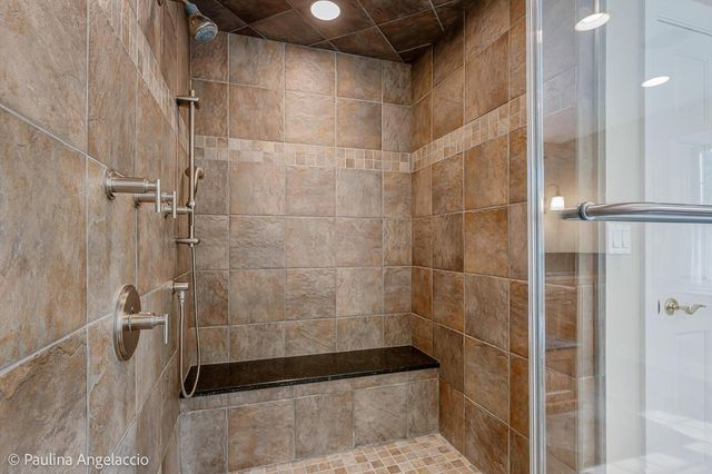 714 Thomas Court, Libertyville, IL 60048