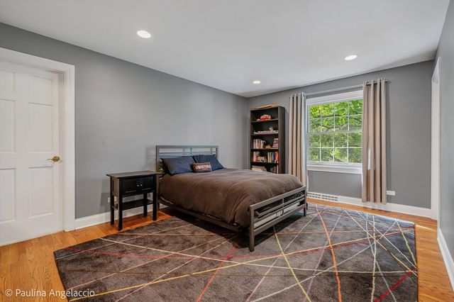 714 Thomas Court, Libertyville, IL 60048