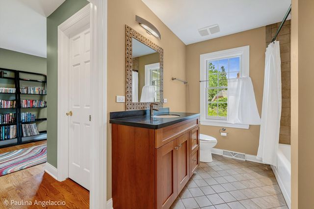 714 Thomas Court, Libertyville, IL 60048