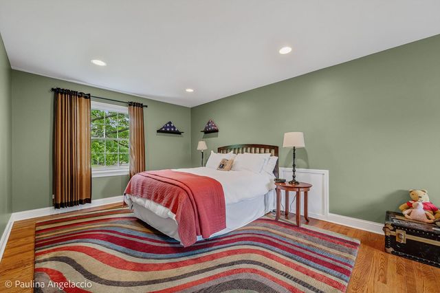 714 Thomas Court, Libertyville, IL 60048