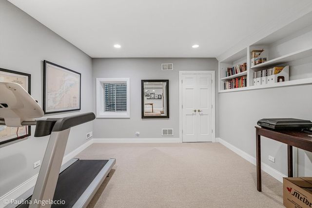 714 Thomas Court, Libertyville, IL 60048