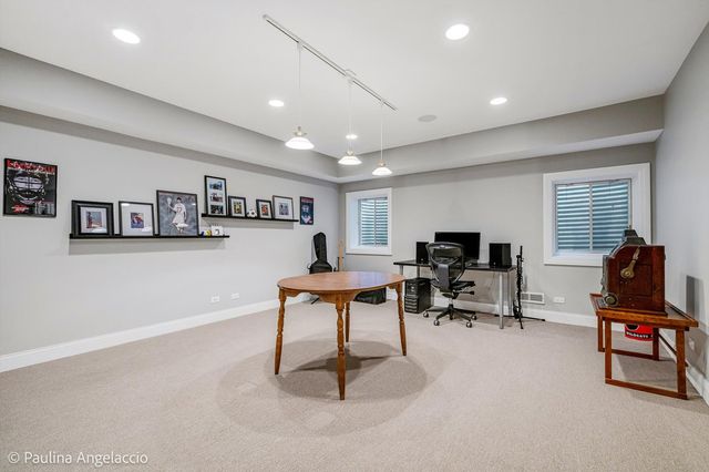 714 Thomas Court, Libertyville, IL 60048