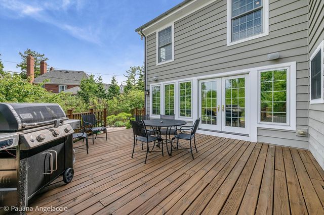 714 Thomas Court, Libertyville, IL 60048