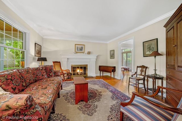 714 Thomas Court, Libertyville, IL 60048