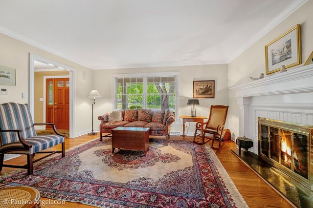714 Thomas Court, Libertyville, IL 60048