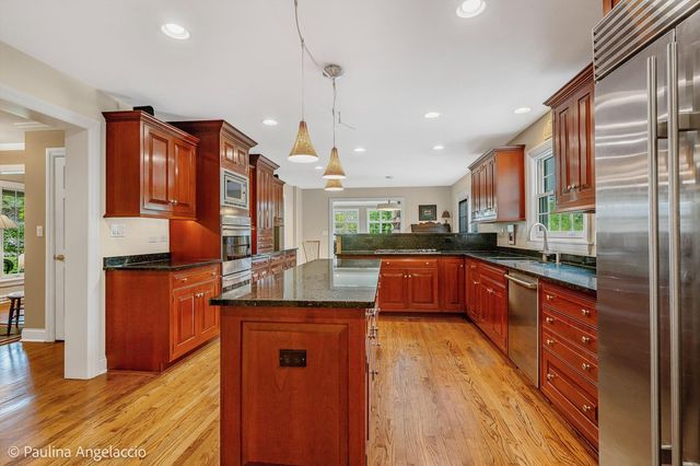 714 Thomas Court, Libertyville, IL 60048
