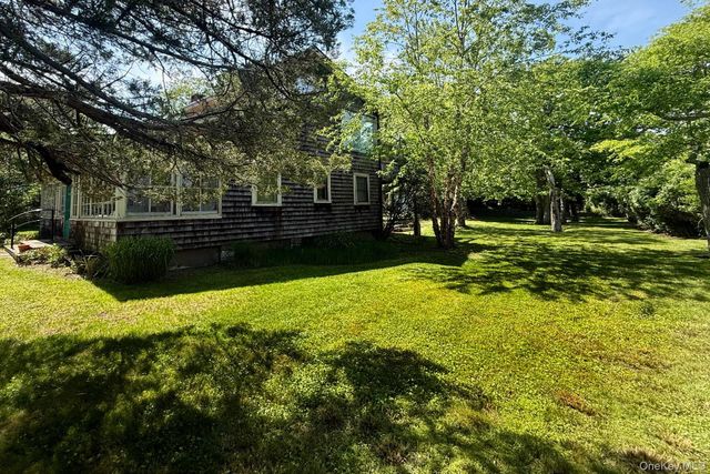 30 Edgemere Drive, Southampton, NY 11968
