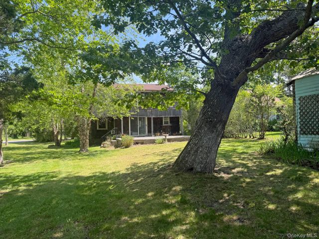 30 Edgemere Drive, Southampton, NY 11968