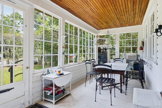 30 Edgemere Drive, Southampton, NY 11968