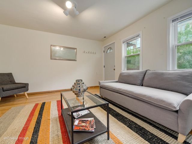 1720 N Saint Louis Avenue, Chicago, IL 60647